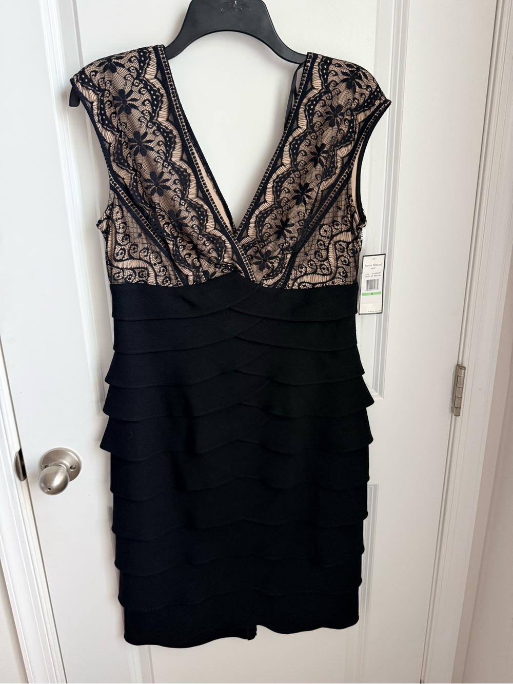 Jessica Howard Black and Nude Lace V-Neck Tiered Dress Size 8